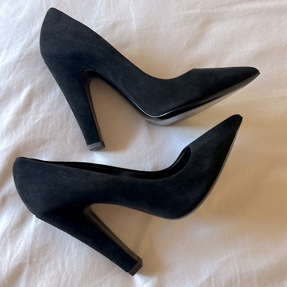 Giuseppe Zanotti black suede pumps, size 37. Lightly worn. - Picture 4 of 7